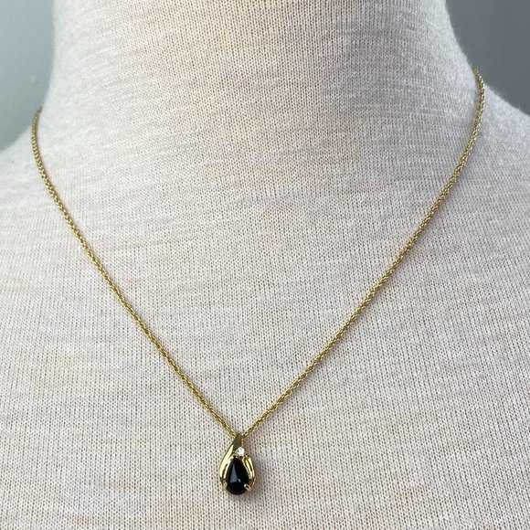 Taiwan Black Stone & White Stone Gold Tone Pendant Necklace - Picture 1 of 7